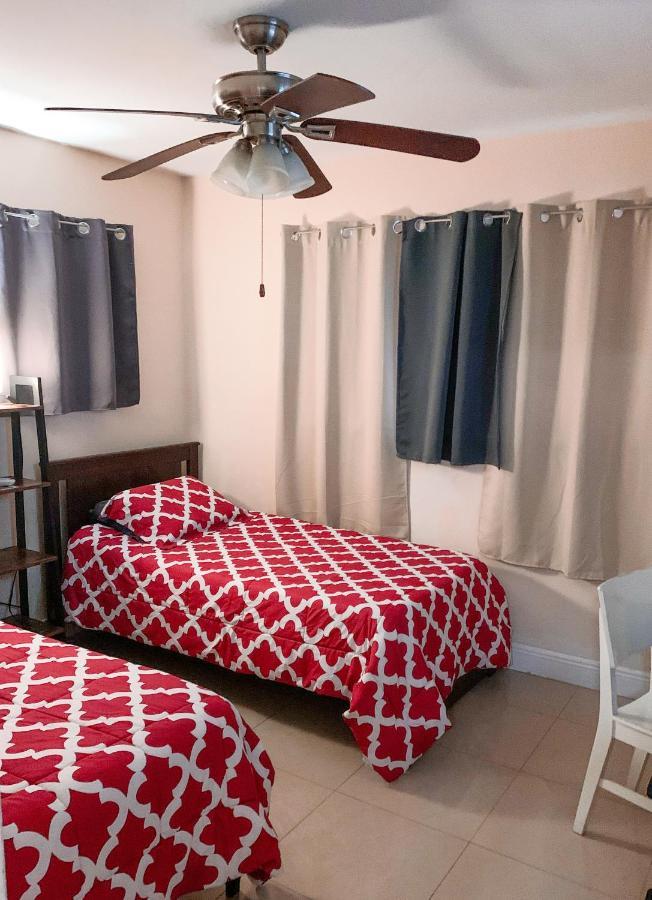 Sherry'S Place Home & Apartments ดาเนียบีช ภายนอก รูปภาพ